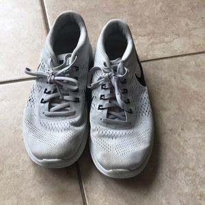 Gently used nike shoes